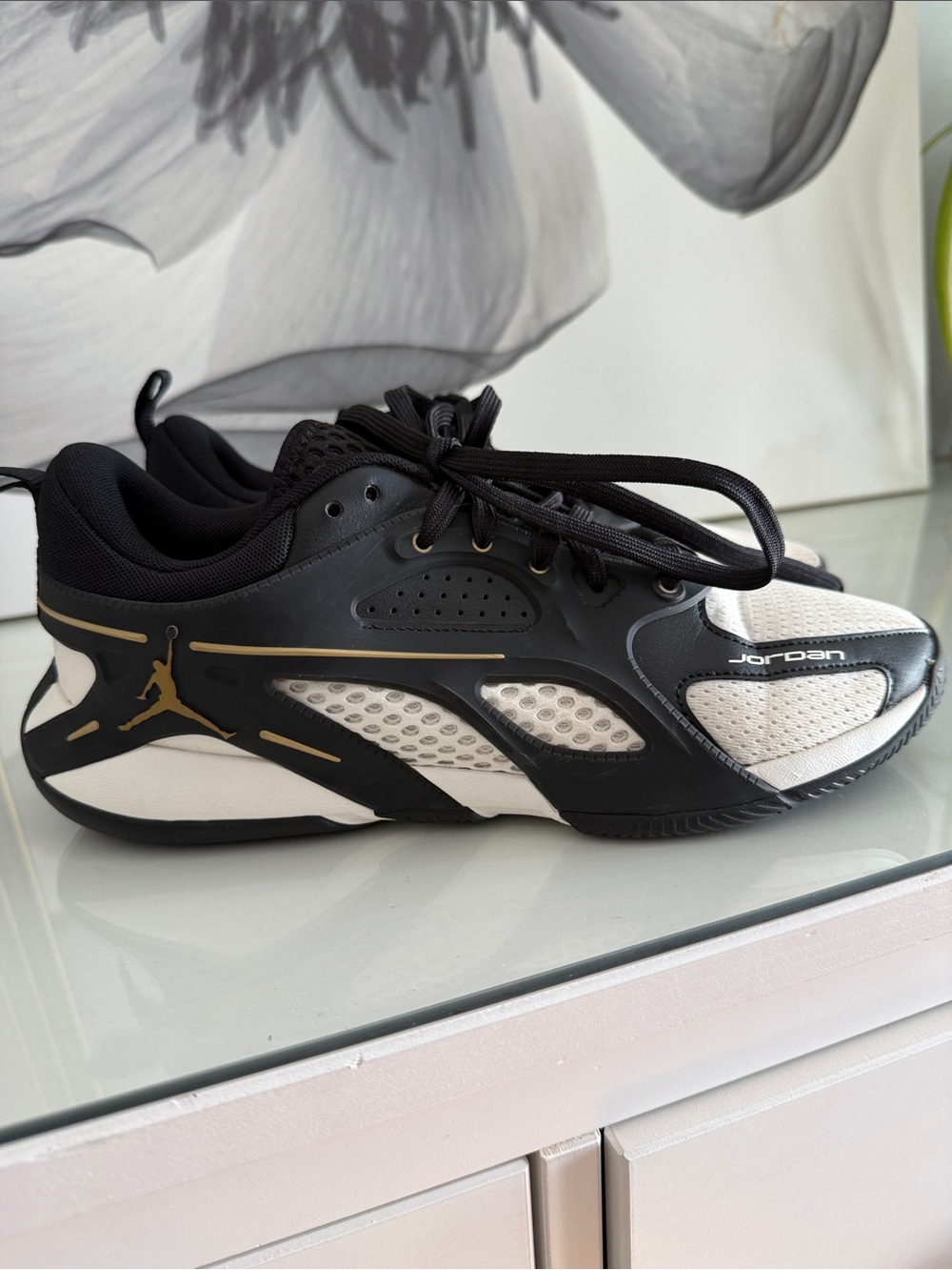 Nike Jordan Heir PF classic black and metallic gold Sneakers